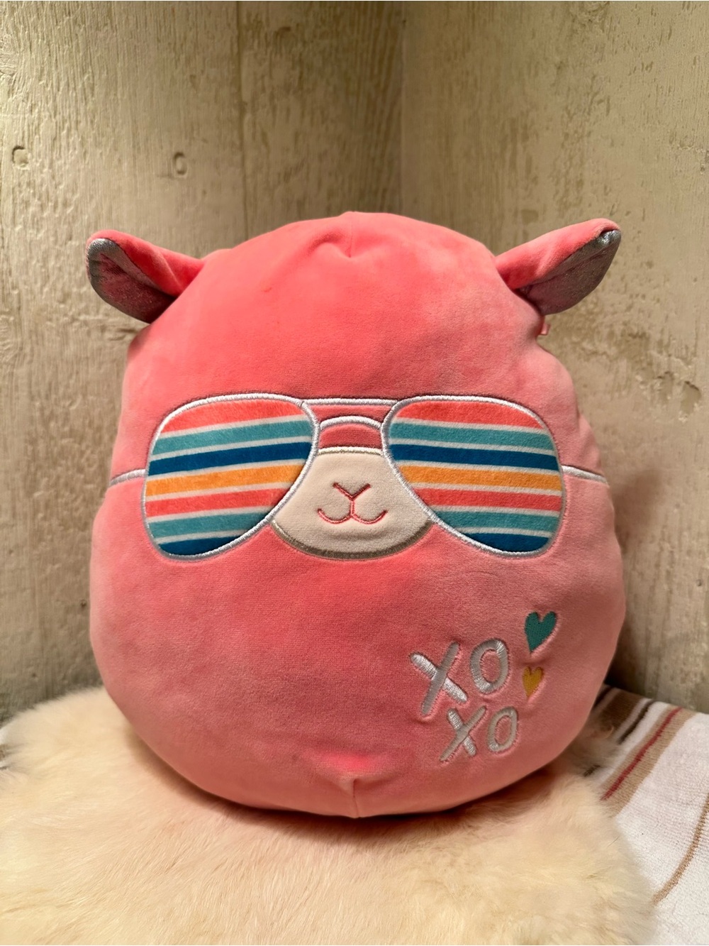 Squishmallows - Pink cool kissy huggy neckless llama?